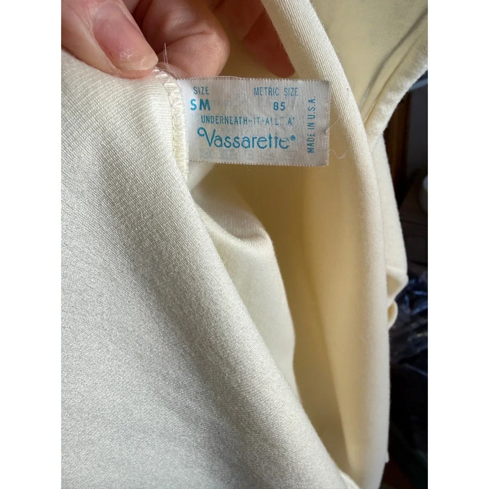 Vintage Vassarette Ivory Velour Robe Lace Trim‎ USA Made Womens SM